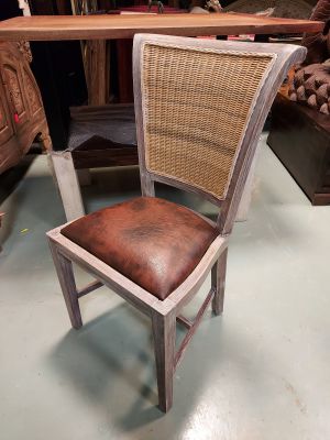 krzesło z plecionką rattanową